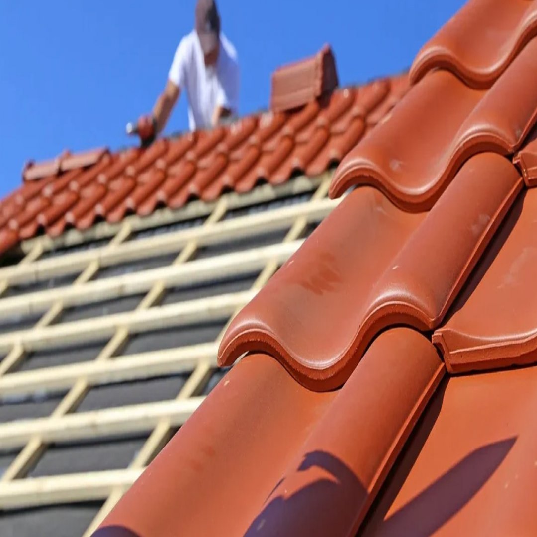 toiture maison en tuiles noire NOMSOCIETE
